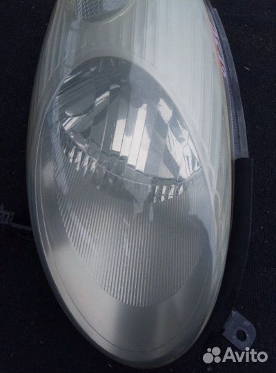 Фара передняя правая Nissan March AK12