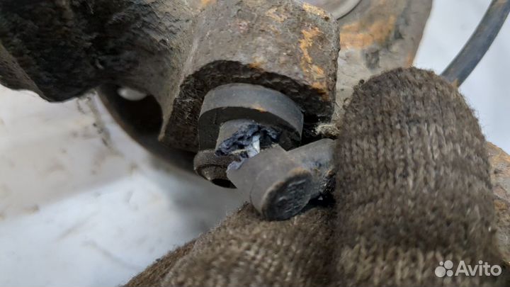 Ступица (кулак, цапфа) левая передняя Renault Clio, 2003