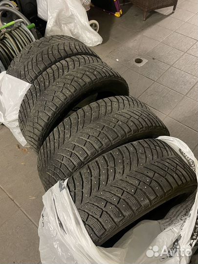 Michelin X-Ice North 4 235/45 R18