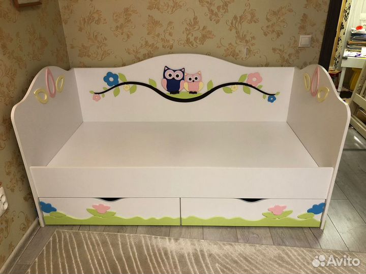 Комплект мебели детской спальни - шкаф и кровать