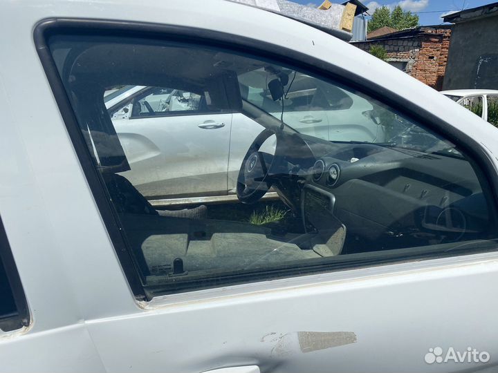 Стекло переднее правое renault duster