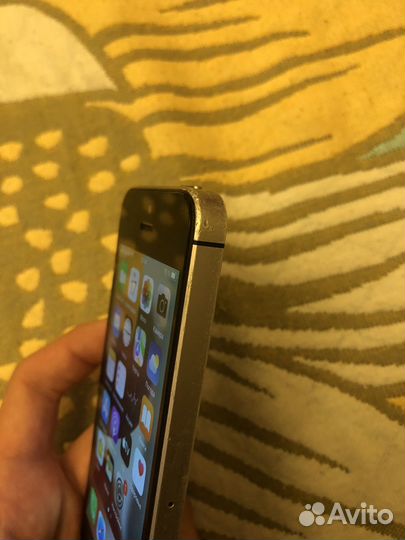 Телефон iPhone se1