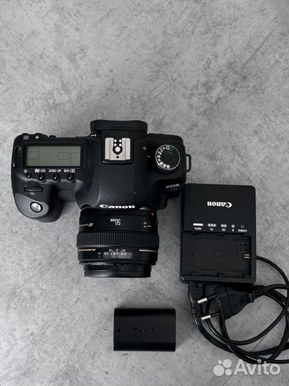 Canon eos 5D mark ii + Canon EF 50mm 1.4