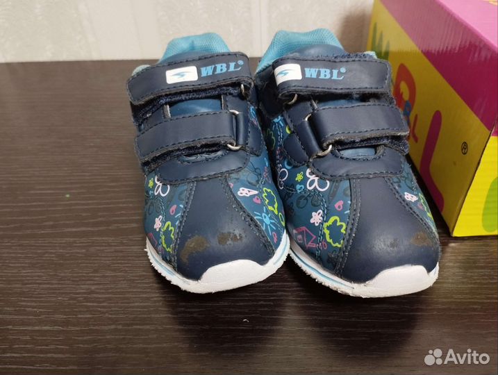 Кроссовки детские для девочек 26