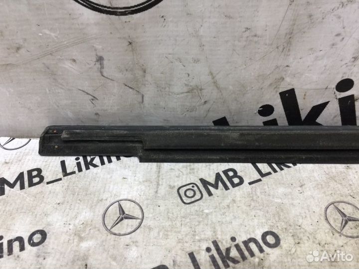 Молдинг стекла передний правый Mercedes S-Class