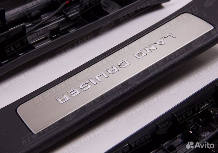 Накладки на пороги Toyota Land Cruiser 300