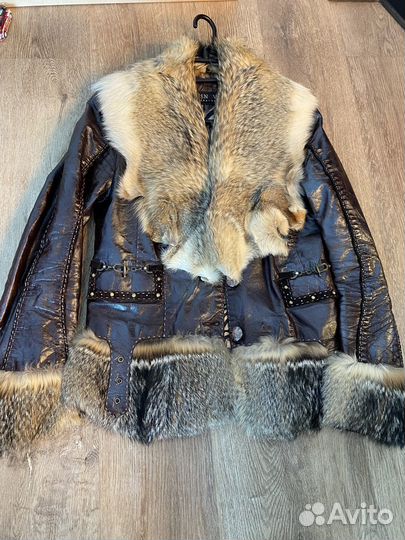 Кожаная куртка с мехом волка