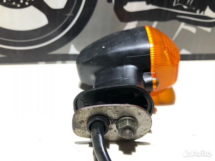 Задний поворотник Yamaha FZ 400 Fazer 1997г