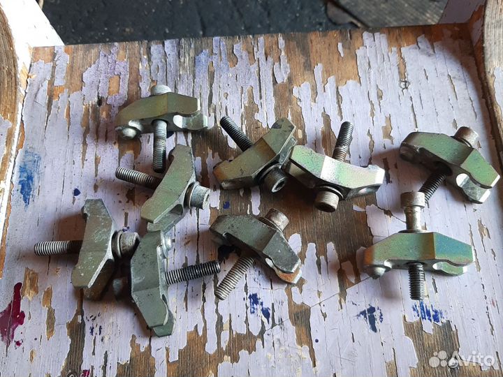 Скоба кронштейн крепления форсунки Фольксваген Т4