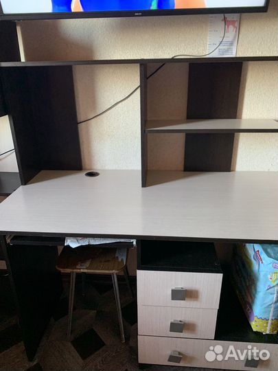 Письменный стол