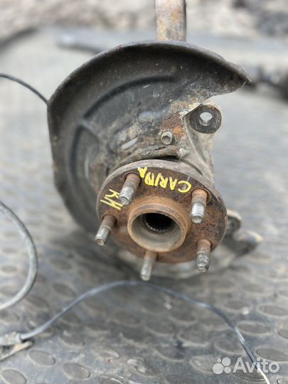 Поворотный кулак правый Toyota Carina ST215