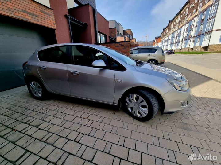 Opel Astra 1.6 AT, 2011, 110 000 км
