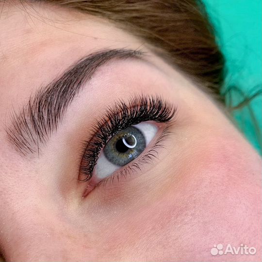 Наращивание ресниц, оформление бровей