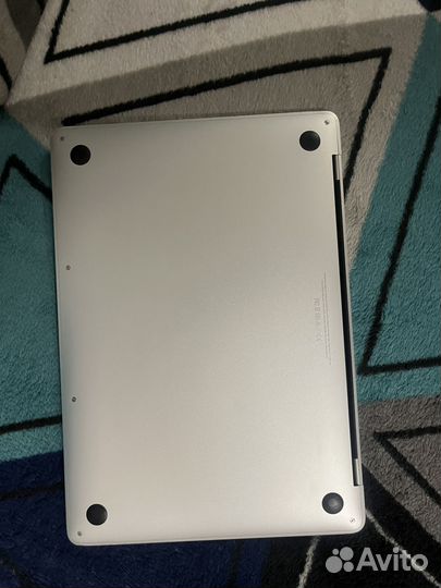 Apple macbook pro 13 2017, Two thunderbolt 3 ports