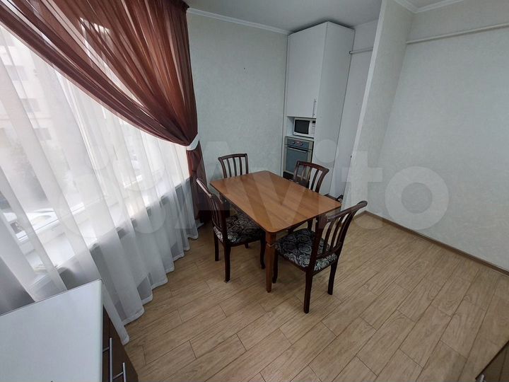 3-к. квартира, 86 м², 2/8 эт.