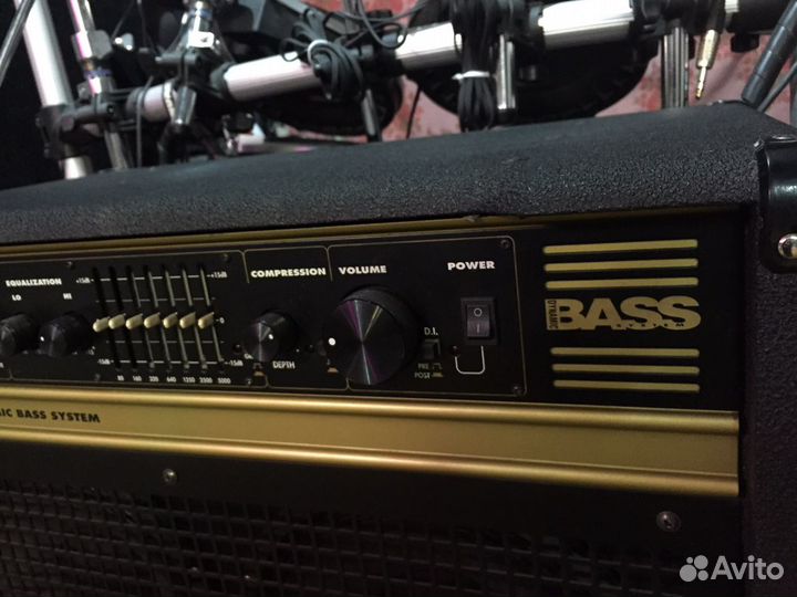 Басовый комбоусилитель Marshall