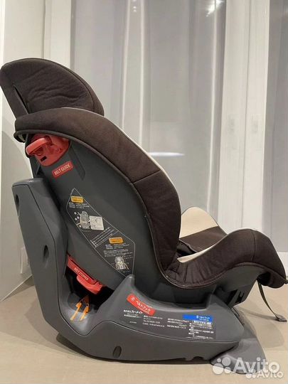 Автомобильное кресло