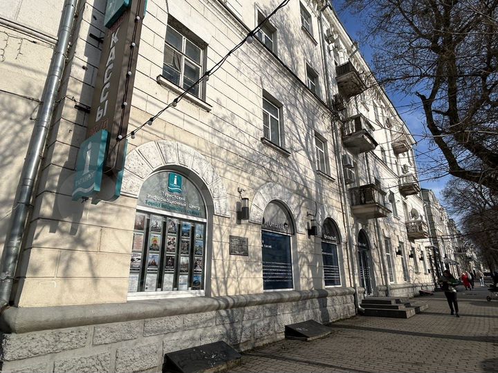 3-к. квартира, 90 м², 2/4 эт.