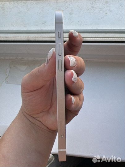 Телефон iPhone 12