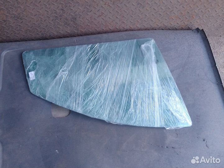 Стекло передней правой двери Лада Веста