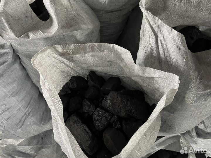 Уголь и дрова в мешках