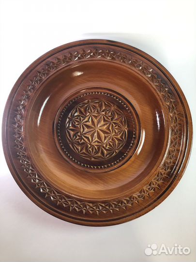 Тарелка деревянная резная, кедр