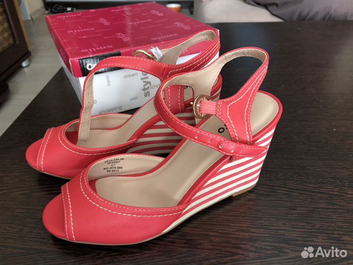 Босоножки новые