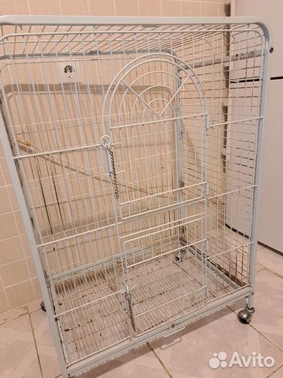 Клетка большая на колесах (шиншиллы, попугаи)