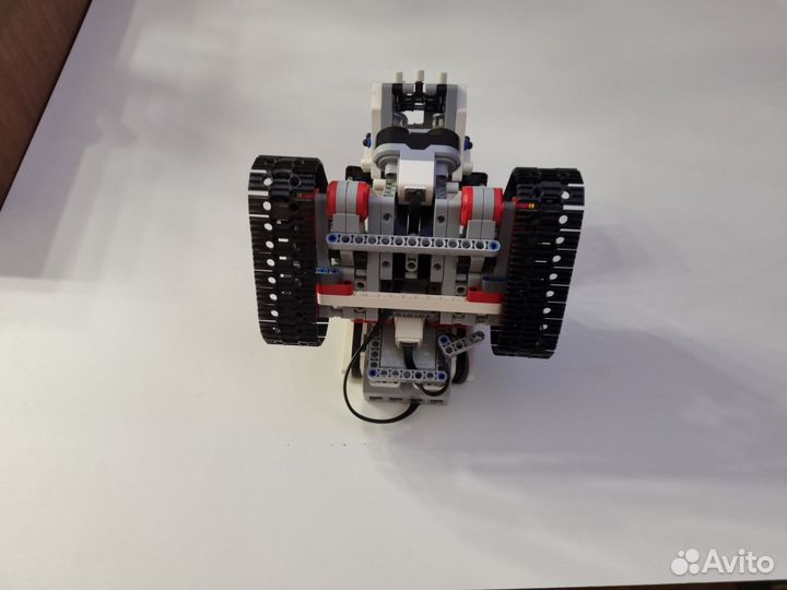 Собранния модель из конструктора lego ev3