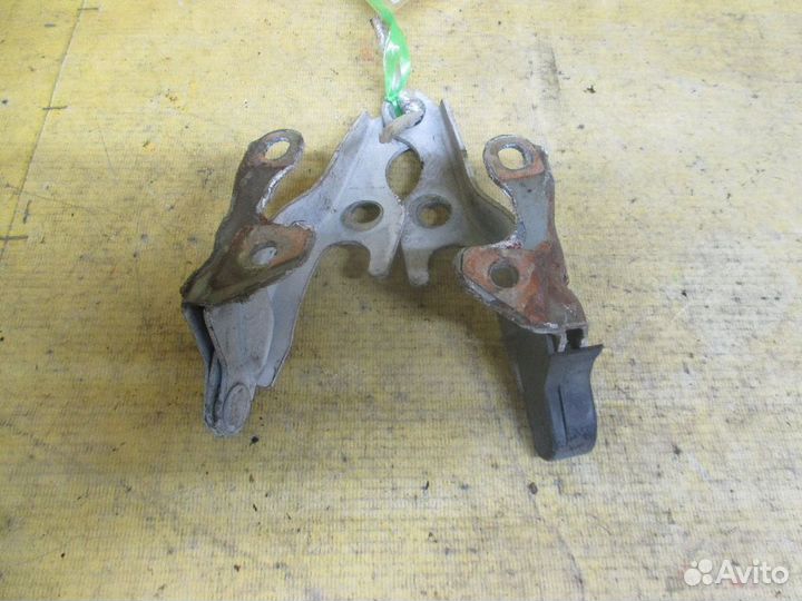 Петля капота Toyota Cresta SX80