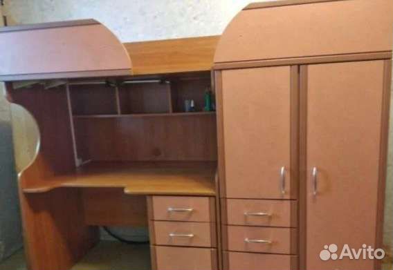 Детская кровать чердак со столом и шкафом