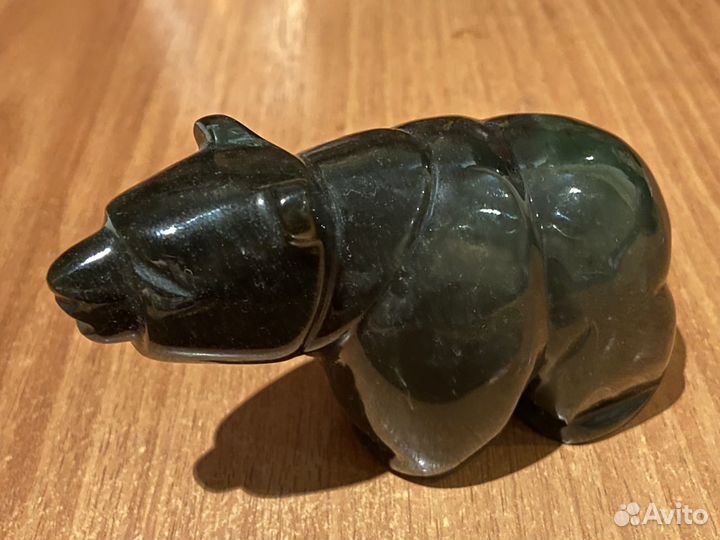 Фигурка медведя из нефрита 250 гр. Дина:8.5 см