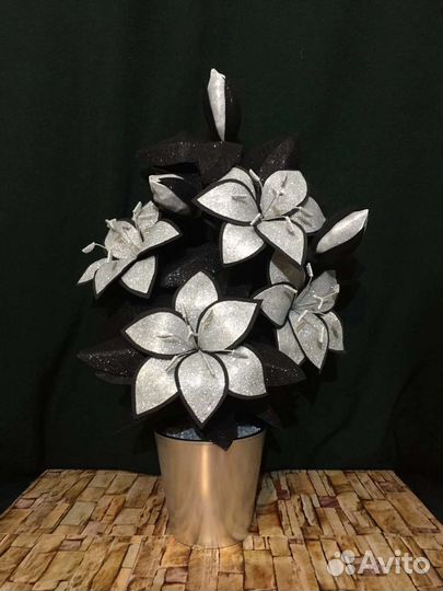 Интерьерный цветок Лилия серебрянная
