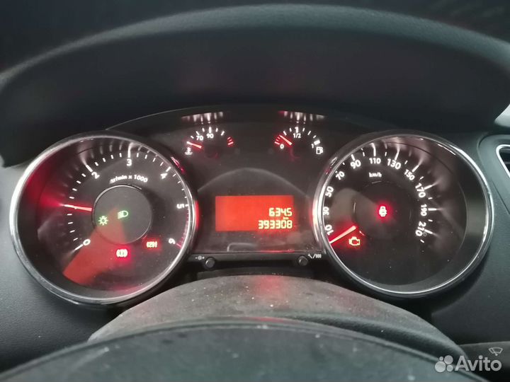 Панель приборов Peugeot 5008 дизель