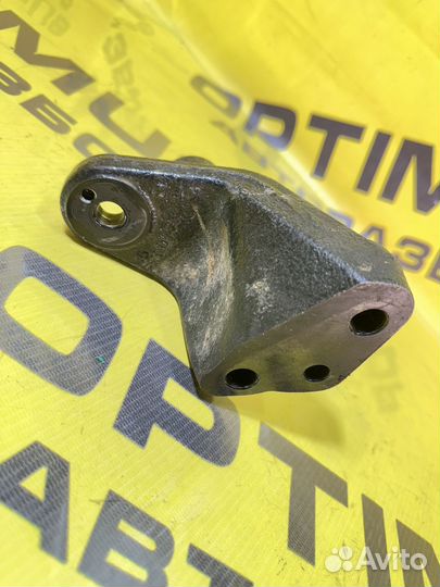 Кронштейн двигателя правый Hyundai Solaris