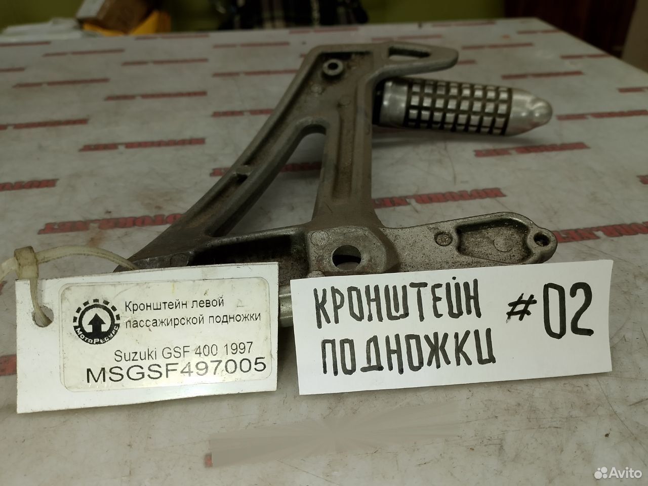 Suzuki GSF400 97 кронштейн подножки левый