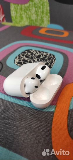Продам Airpods 3