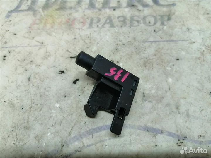 Выключатель концевой VW Tiguan 2007-2011