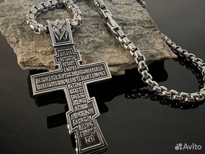 Крест и цепь