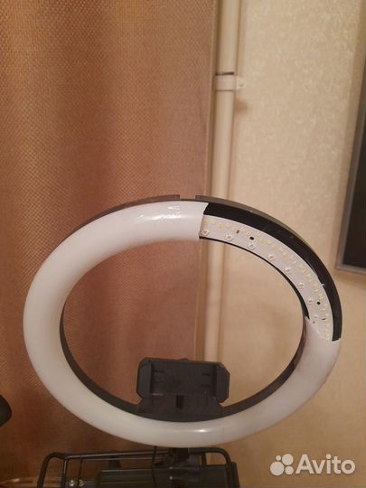 Кольцевая светодиодная лампа со штативом