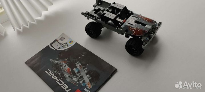 Lego Technic 42090 и 42091