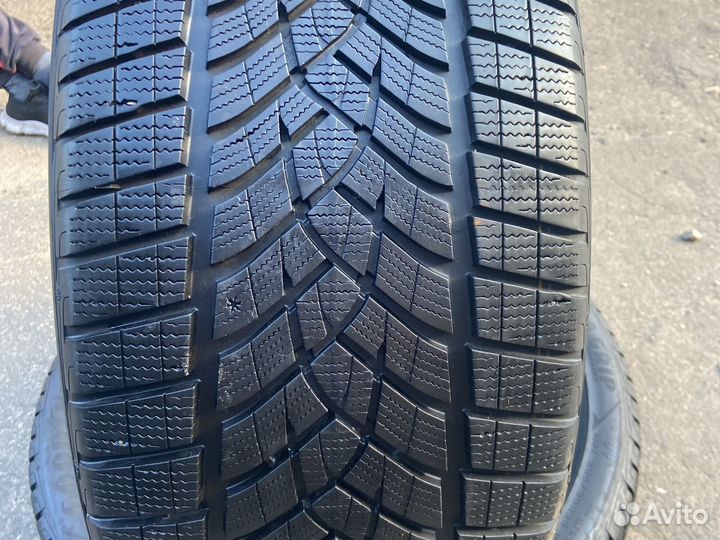 Goodyear UltraGrip Performance Gen-1 285/35 R22 106V