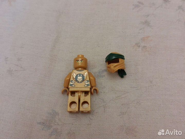 Золотая минифигурка Ллойд и техно Кай
