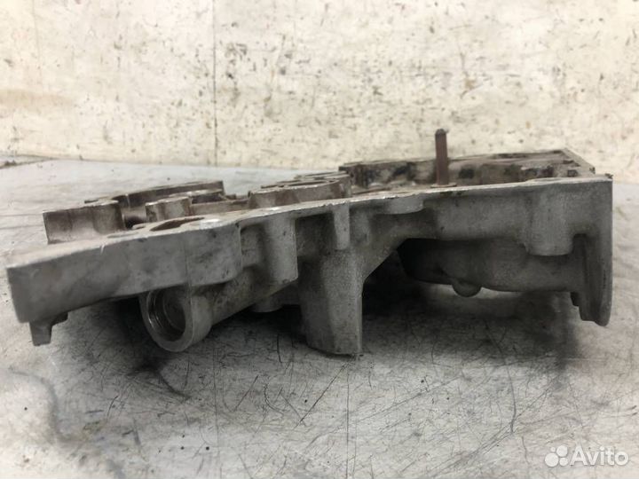 Крышка двигателя передняя