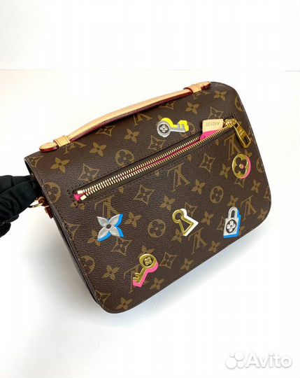 Женский клатч Pochette Metis Louis Vuitton