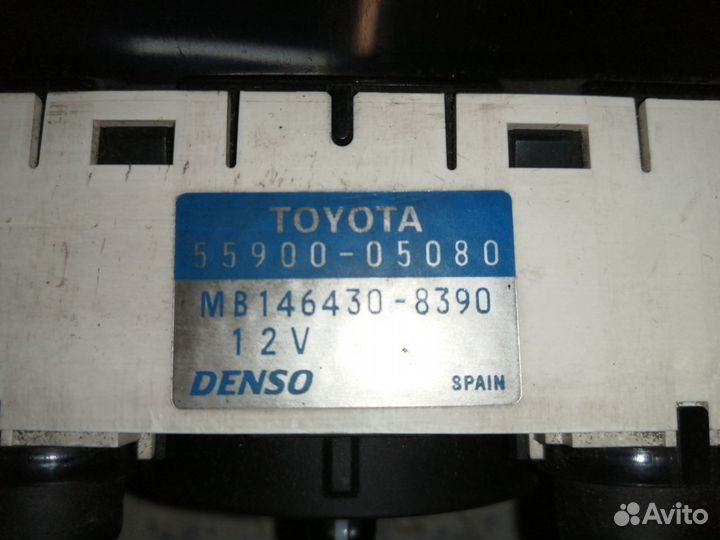 Блок управления отопителем Toyota Avensis 1