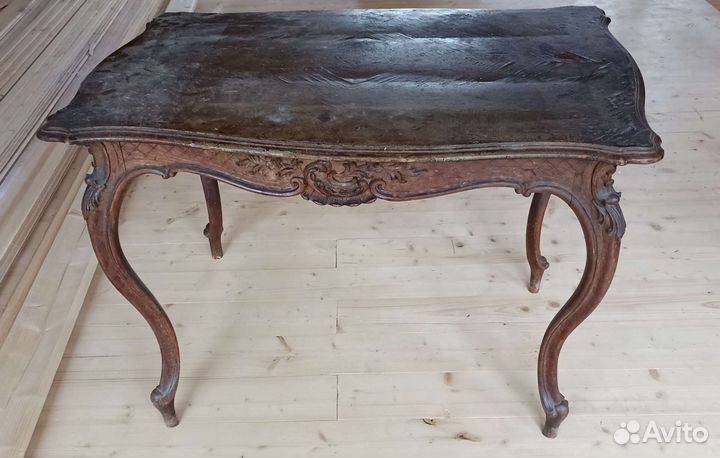Старинный столик