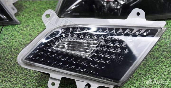 Стоп сигналы Nissan Fuga рейстпцлинг 2008-2009