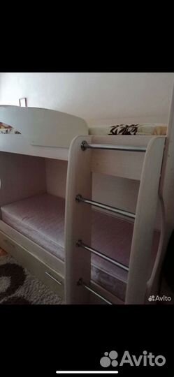 Двухъярусная кровать