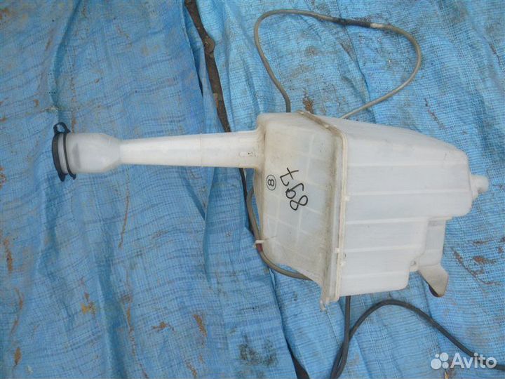 Бачок омывателя Toyota Granvia KCH10 5vzfe 2000
